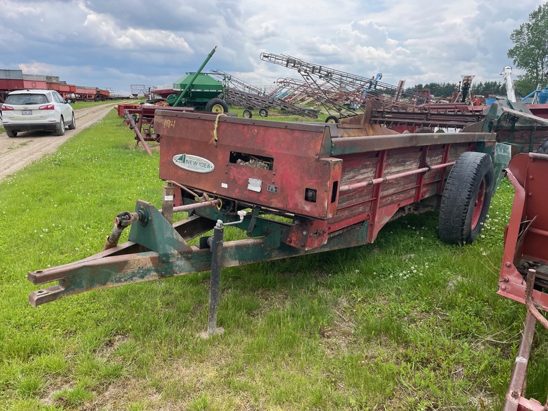 Manure Equipment  New Idea 213 Manure Spreader - 3 Beater Photo