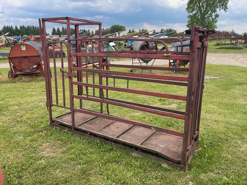 Hay/Forage/Livestock  Cattle Squeeze Chute Photo