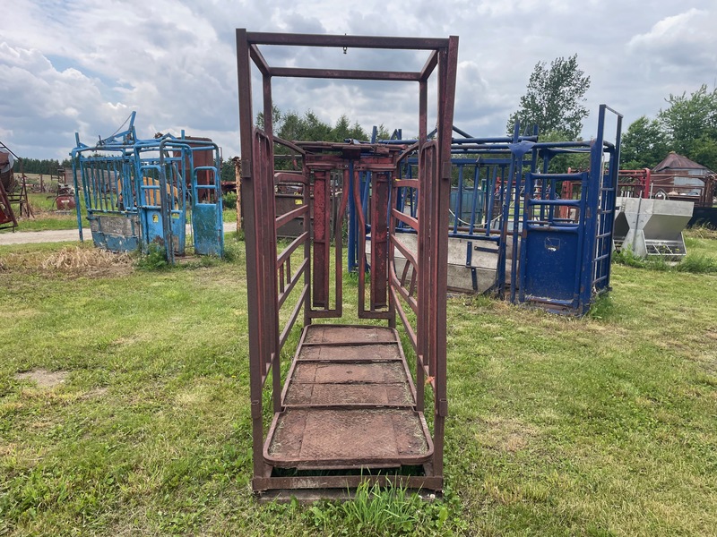 Hay/Forage/Livestock  Cattle Squeeze Chute Photo