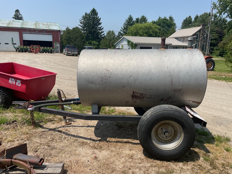Chemical/Fertilizer Application  300 Gallon Water Tank - Single Axle Photo