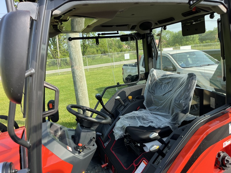 Kioti CS2530 Sub Compact Tractor with AC ! 