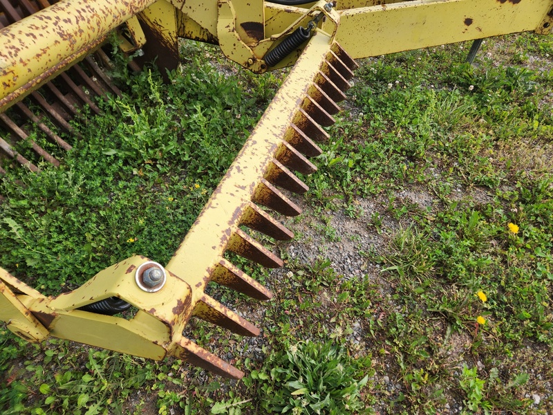 Rock Pickers and Rock Rakes  Degelman 570 Rock Picker Photo