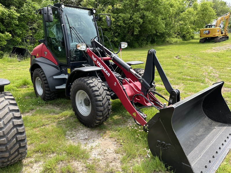 Yanmar V7 Compact Wheel Loader 