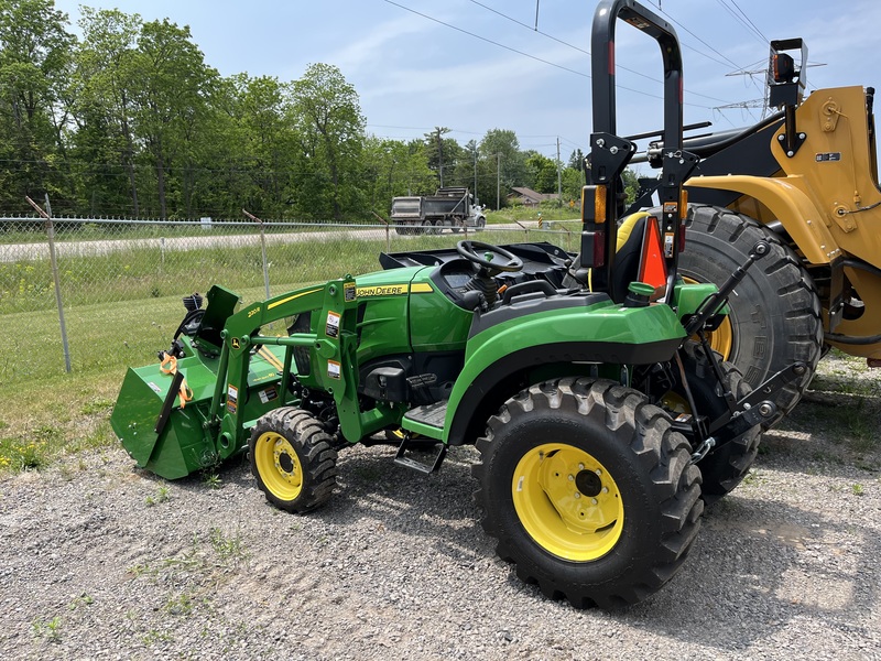 John Deere 2032R Compact Tractor/Loader/Fr Snowblower