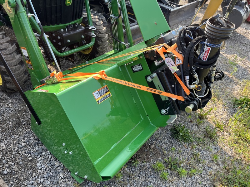 John Deere 2032R Compact Tractor/Loader/Fr Snowblower