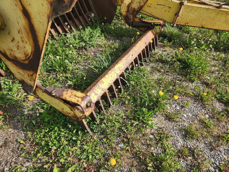 Rock Pickers and Rock Rakes  Degelman 570 Rock Picker Photo
