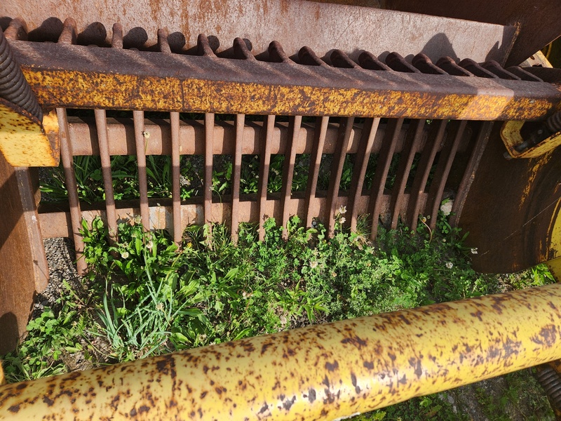 Rock Pickers and Rock Rakes  Degelman 570 Rock Picker Photo
