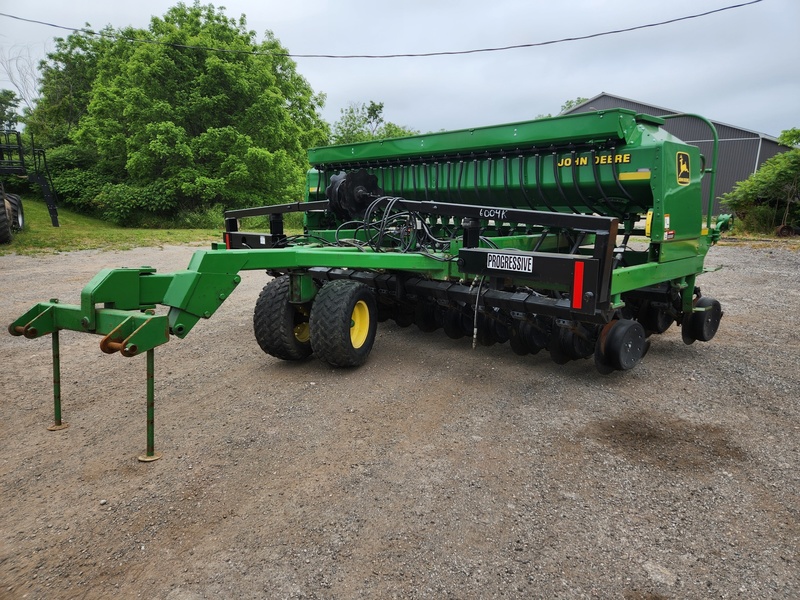John Deere 1560 No-Till Drill 