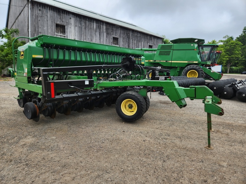 Planting Equipment  John Deere 1560 No-Till Drill  Photo