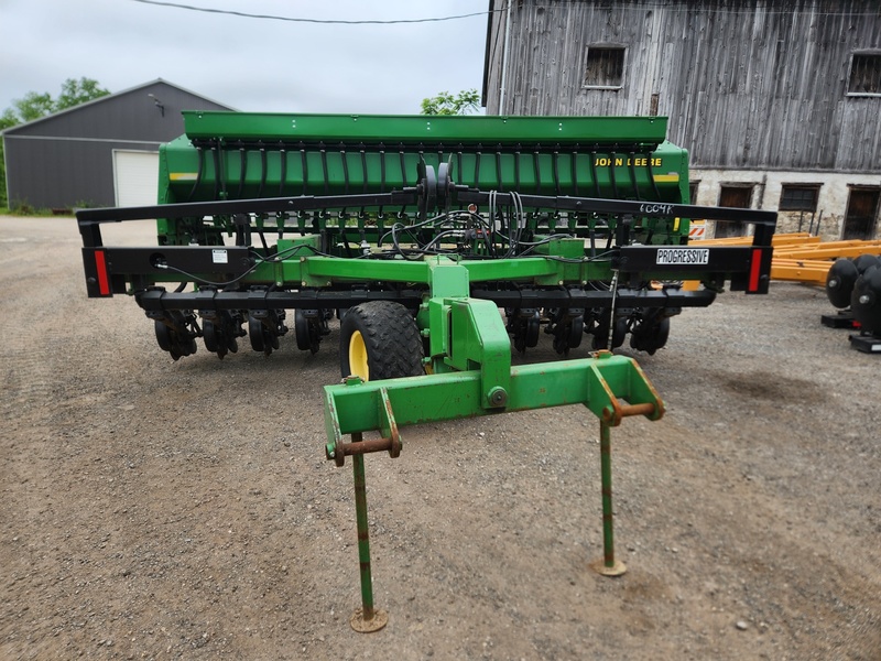 Planting Equipment  John Deere 1560 No-Till Drill  Photo