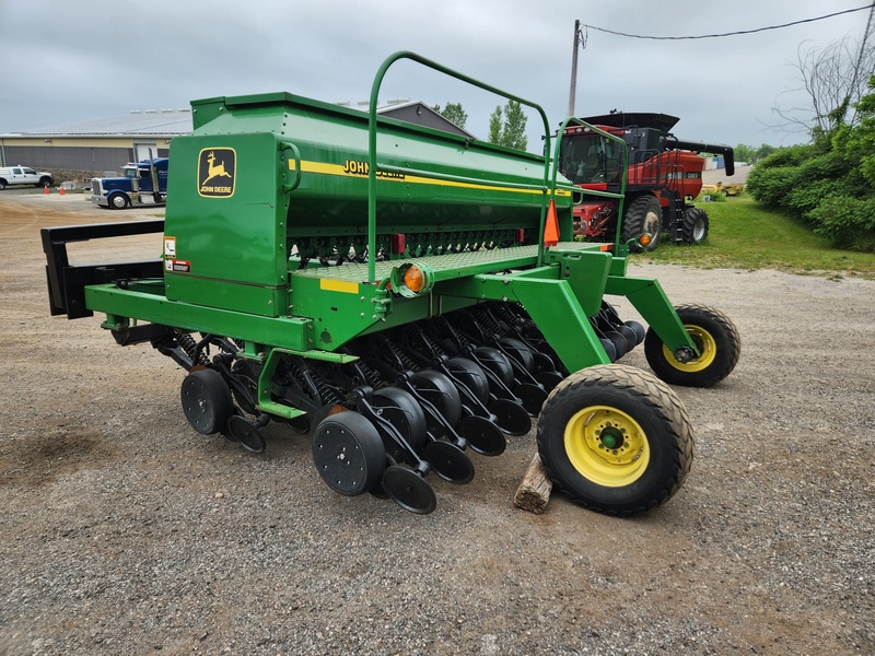 Planting Equipment  John Deere 1560 No-Till Drill  Photo