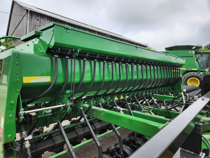 Planting Equipment  John Deere 1560 No-Till Drill  Photo