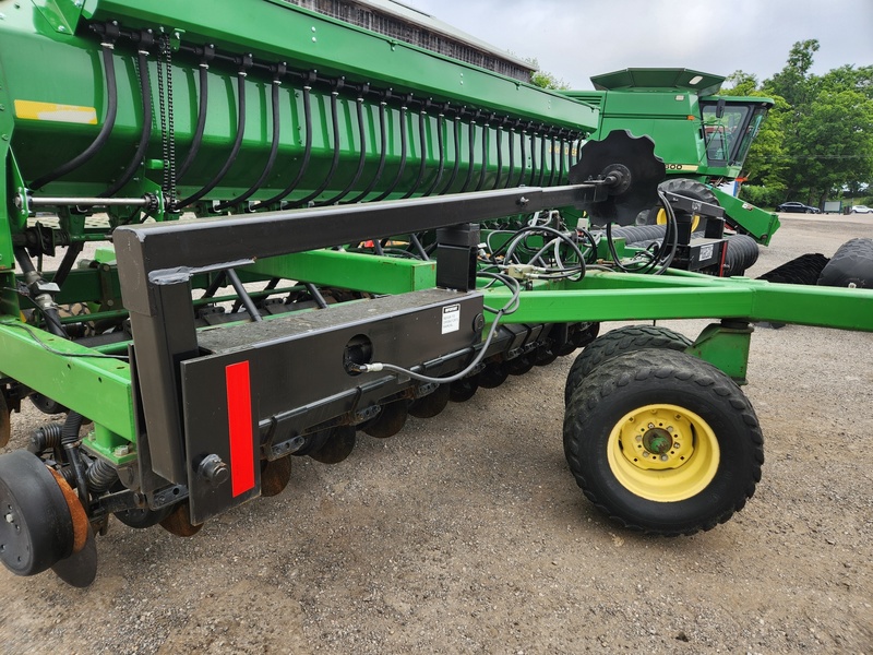 Planting Equipment  John Deere 1560 No-Till Drill  Photo
