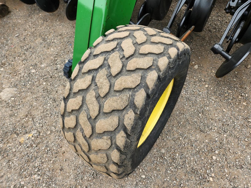 Planting Equipment  John Deere 1560 No-Till Drill  Photo