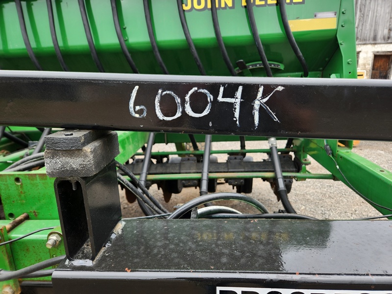 Planting Equipment  John Deere 1560 No-Till Drill  Photo