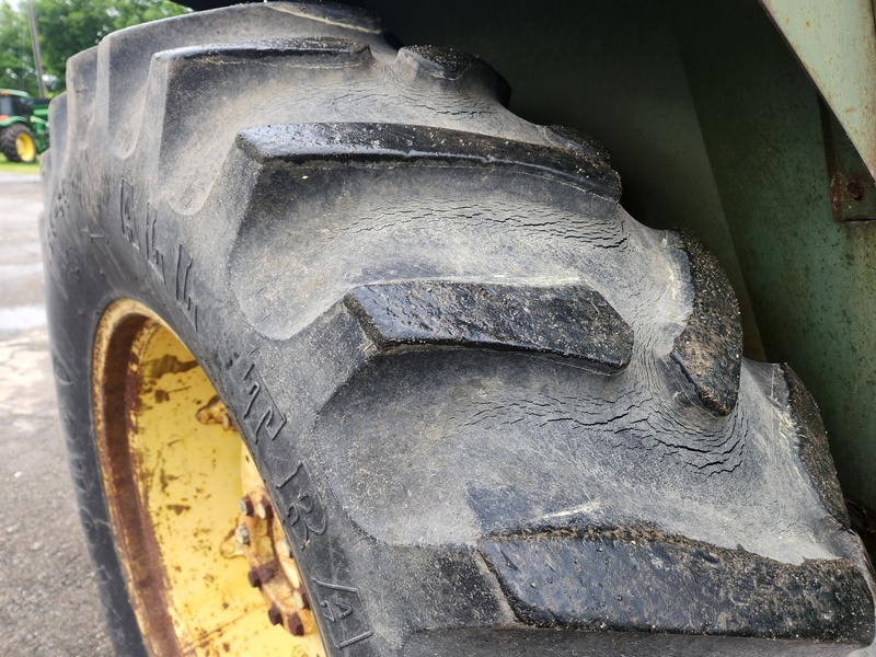 Tractors - Farm  John Deere 3130 Tractor  Photo