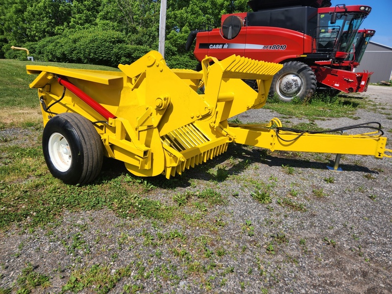 Rock Pickers and Rock Rakes  Degelman 570 Rock Picker Photo