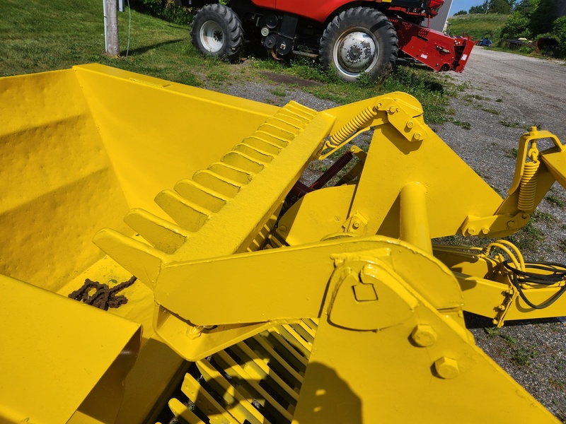 Rock Pickers and Rock Rakes  Degelman 570 Rock Picker Photo