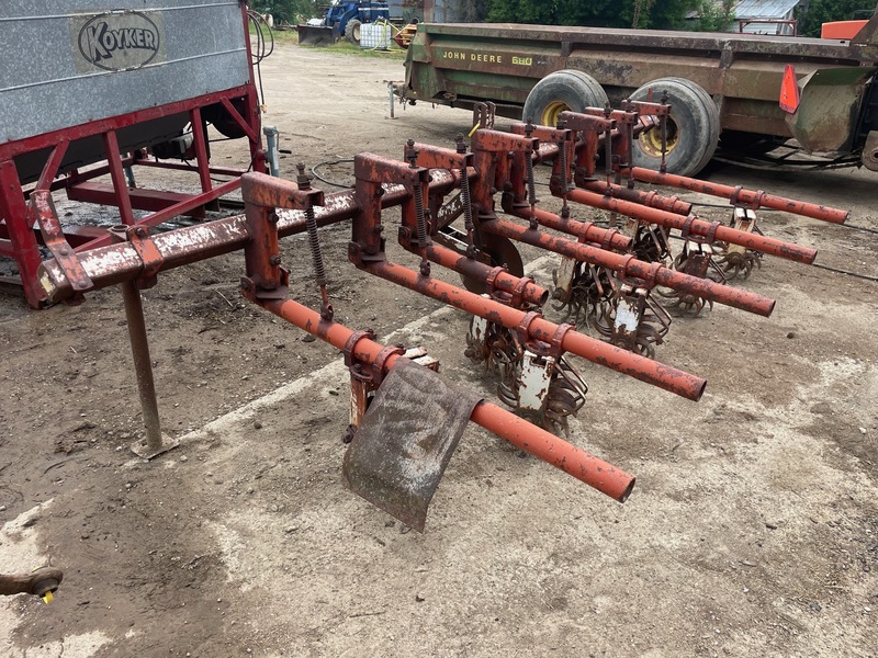 Tillage - Cultivators  Lilliston 4 Row Scuffler Spider Wheels Photo