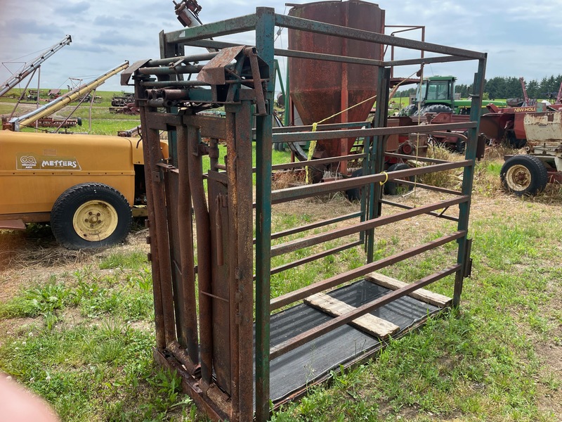 Cattle Squeeze Chute