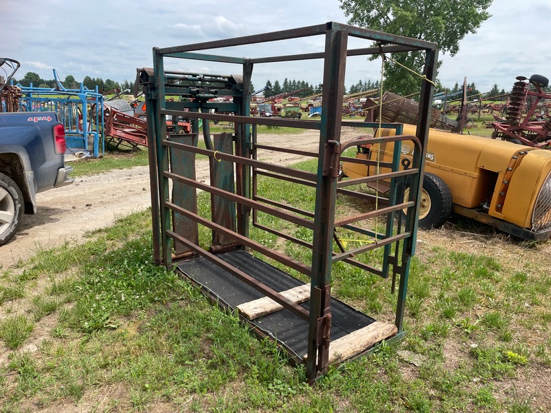 Hay/Forage/Livestock  Cattle Squeeze Chute Photo