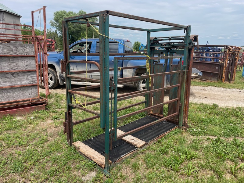 Hay/Forage/Livestock  Cattle Squeeze Chute Photo
