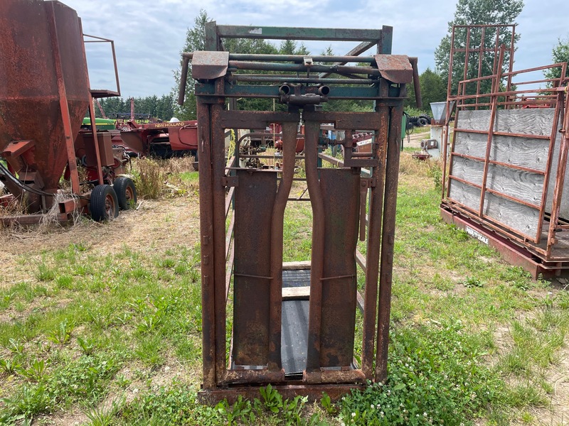Hay/Forage/Livestock  Cattle Squeeze Chute Photo