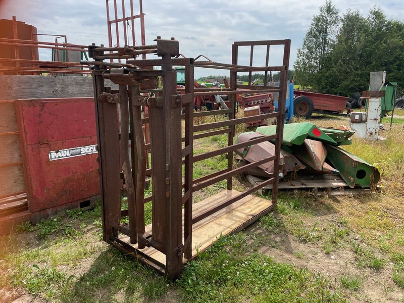 Hay/Forage/Livestock  Cattle Squeeze Chute Photo
