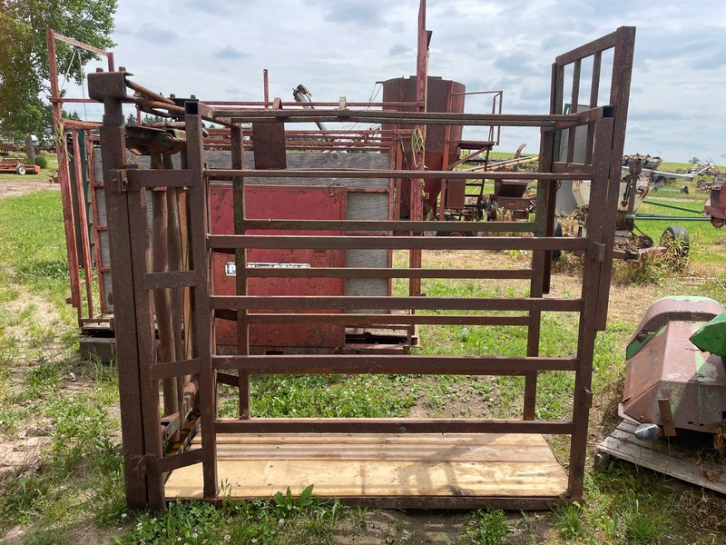 Hay/Forage/Livestock  Cattle Squeeze Chute Photo