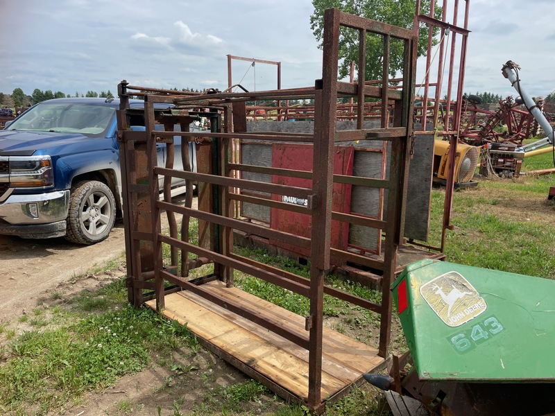 Hay/Forage/Livestock  Cattle Squeeze Chute Photo