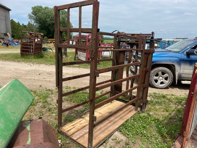 Hay/Forage/Livestock  Cattle Squeeze Chute Photo