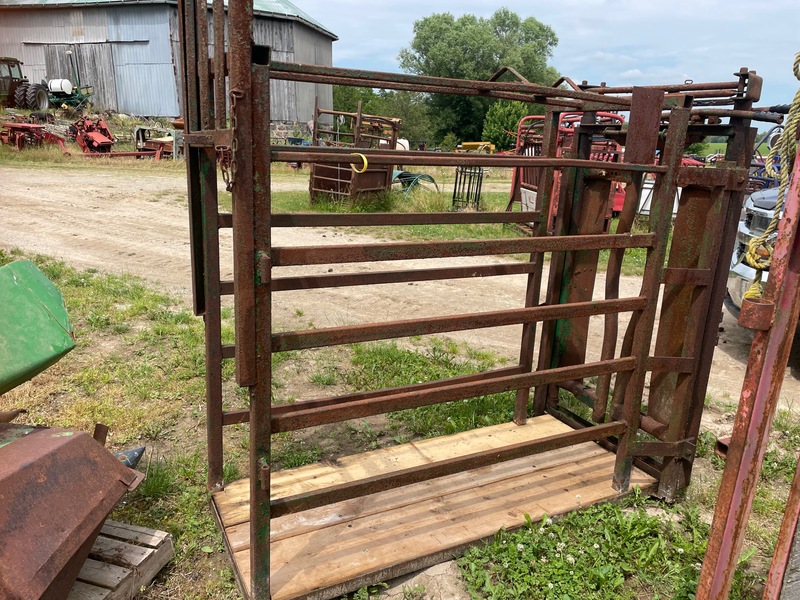 Hay/Forage/Livestock  Cattle Squeeze Chute Photo