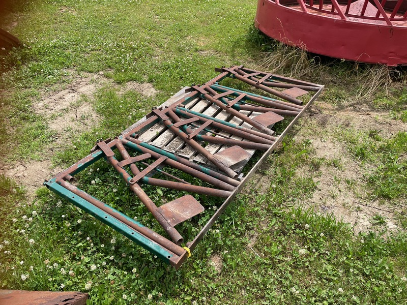 Hay/Forage/Livestock   Adjustable Head Gate Photo