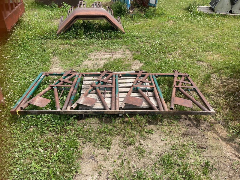 Hay/Forage/Livestock   Adjustable Head Gate Photo
