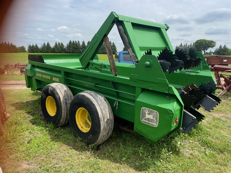 Manure Equipment  John Deere 660 Manure Spreader - Double Beater - NEW Floor Photo