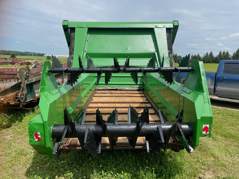 Manure Equipment  John Deere 660 Manure Spreader - Double Beater - NEW Floor Photo