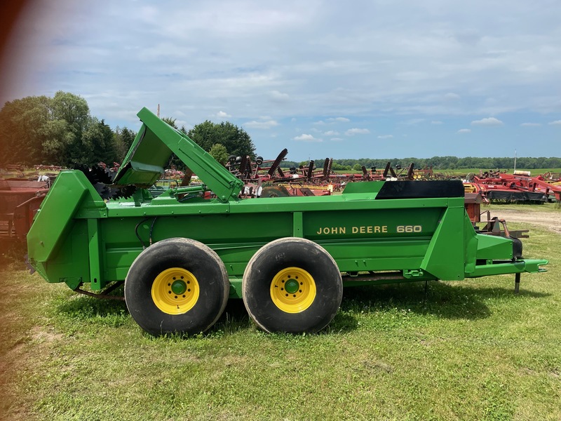 Manure Equipment  John Deere 660 Manure Spreader - Double Beater - NEW Floor Photo