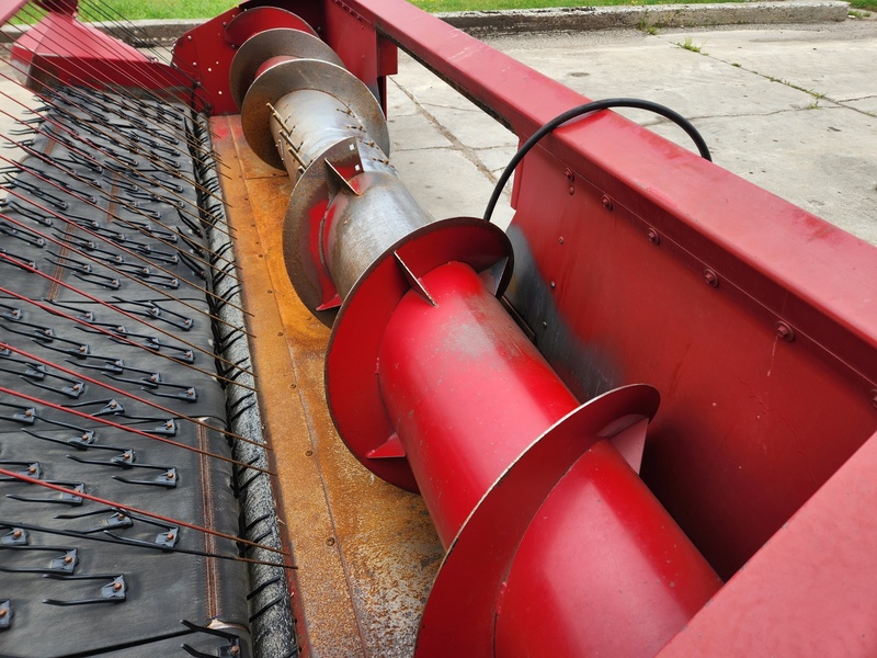 Combines & Harvesting Equipment  Case IH 1015 Pickup Head Photo