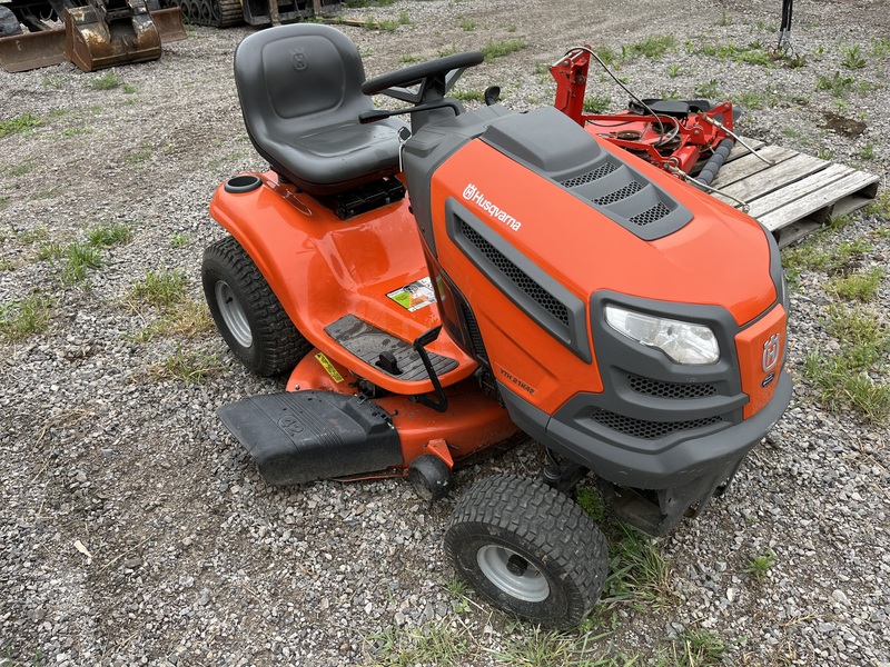 Husqvarna YTH 21K42 42” riding mower 