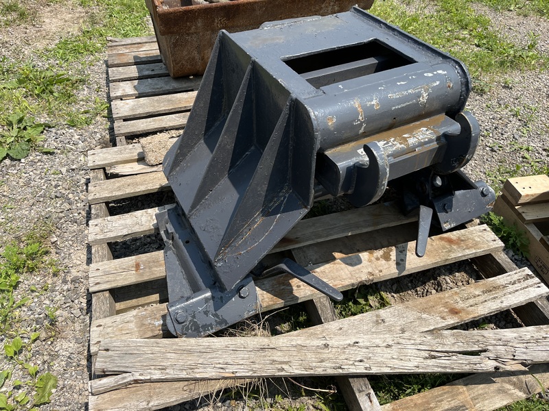 Bobcat E35 xchange mount attachments 