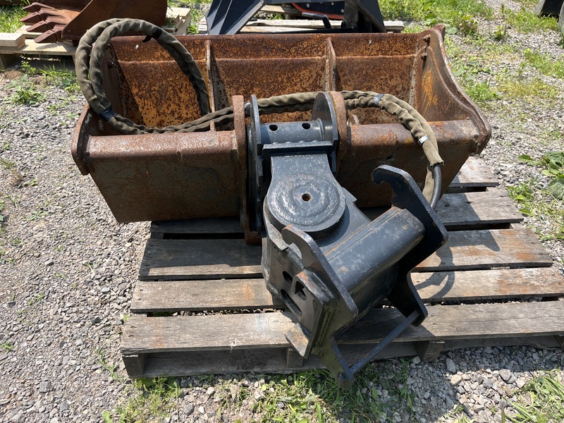 Bobcat E35 xchange mount attachments 