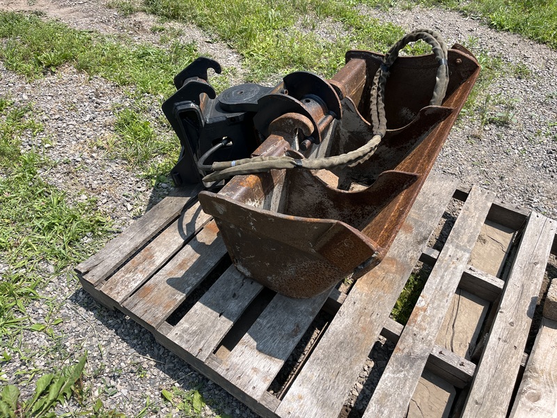 Bobcat E35 xchange mount attachments 
