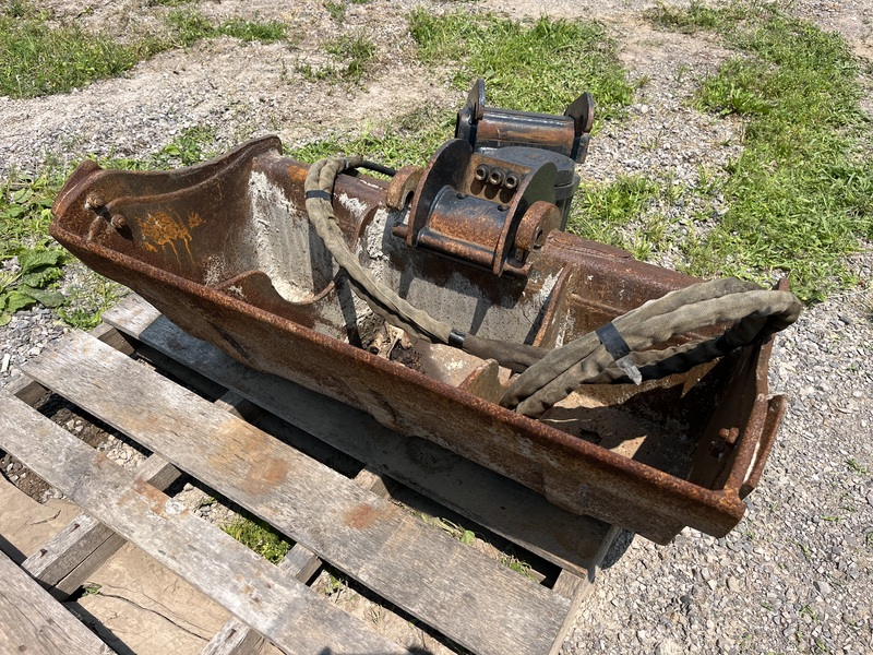 Bobcat E35 xchange mount attachments 