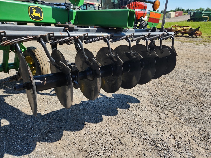 Soil Savers and Chisel Plows  John Deere 512 Disc Ripper  Photo
