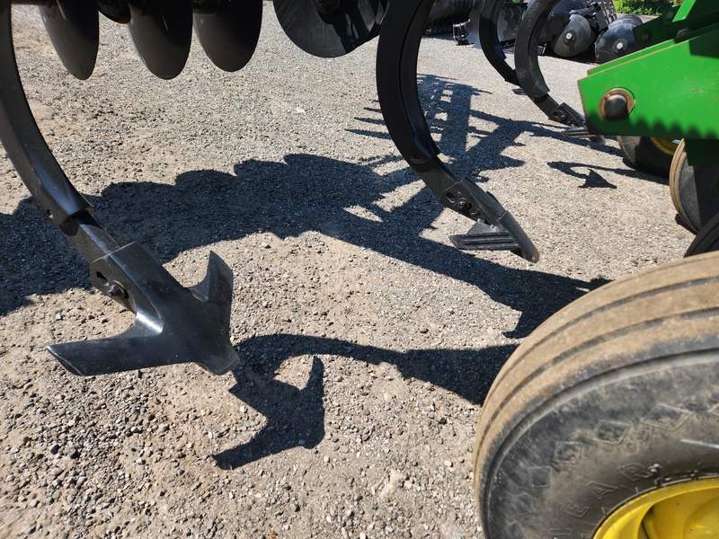 Soil Savers and Chisel Plows  John Deere 512 Disc Ripper  Photo