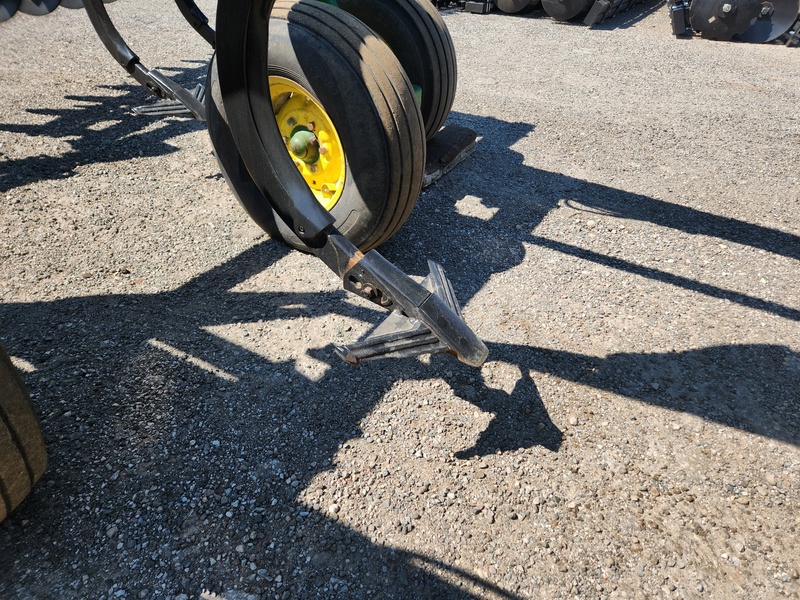 Soil Savers and Chisel Plows  John Deere 512 Disc Ripper  Photo