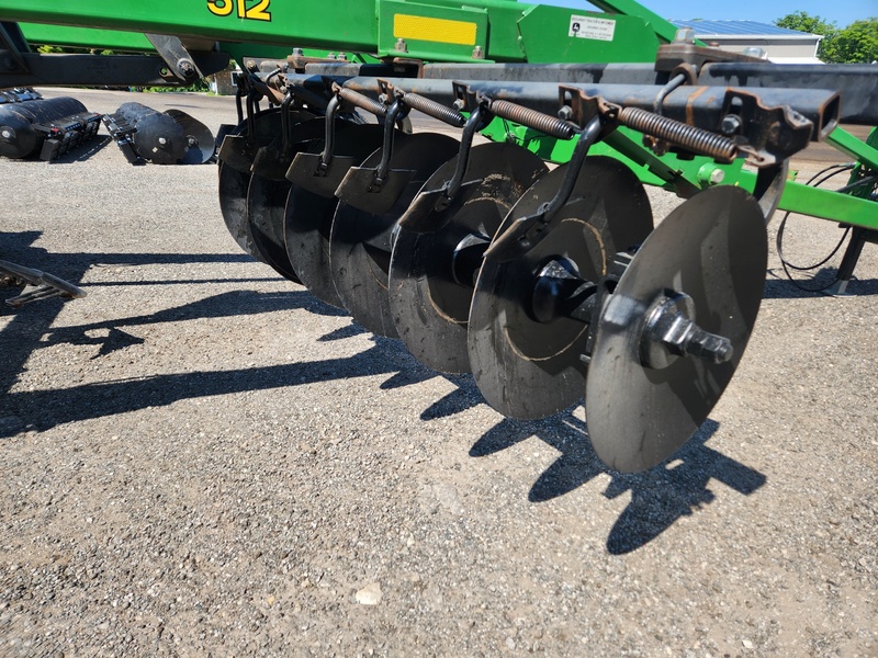 Soil Savers and Chisel Plows  John Deere 512 Disc Ripper  Photo