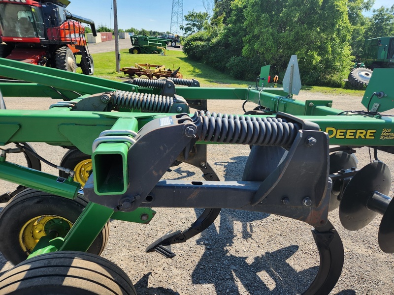 Soil Savers and Chisel Plows  John Deere 512 Disc Ripper  Photo