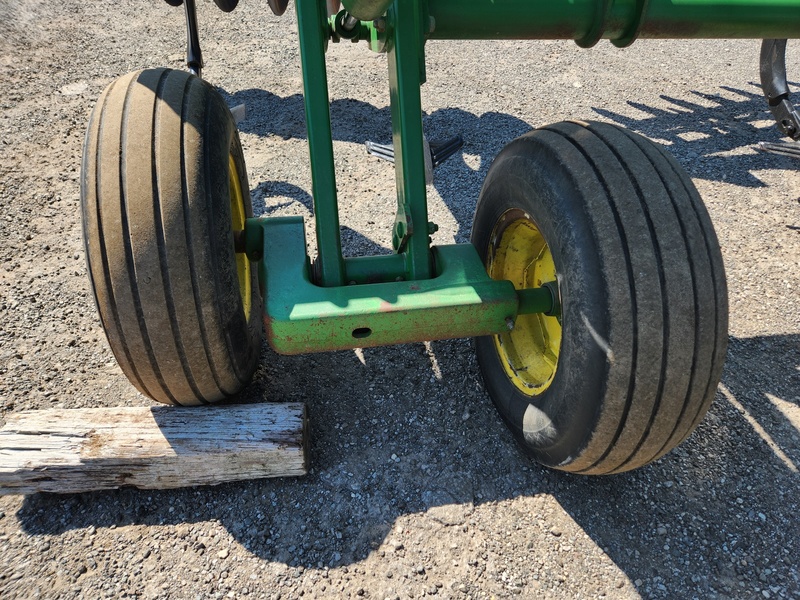 Soil Savers and Chisel Plows  John Deere 512 Disc Ripper  Photo