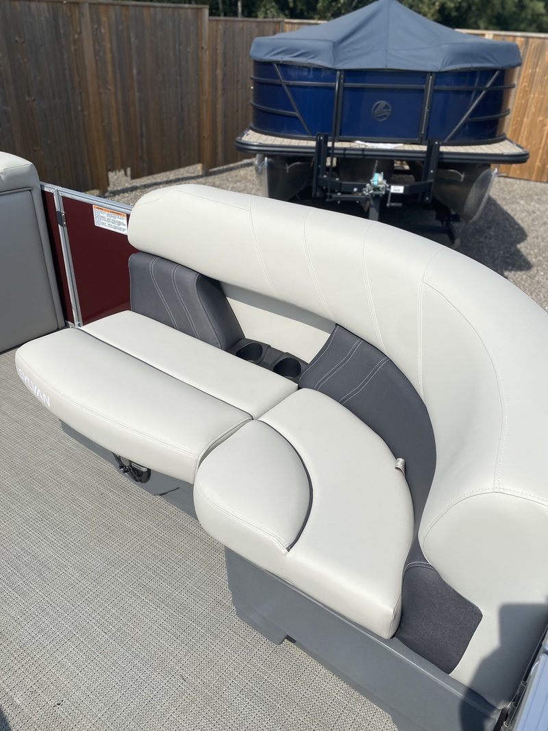 Boats  2025 Sylvan Mirage 820 Cruise  Photo